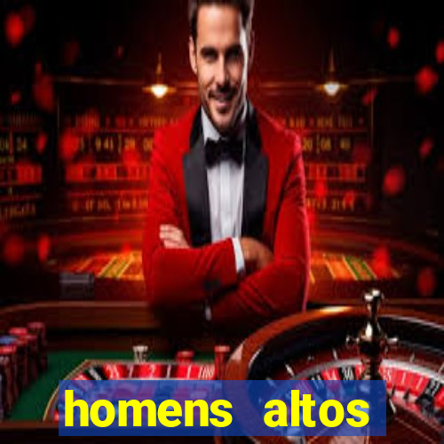 homens altos sarados pelados